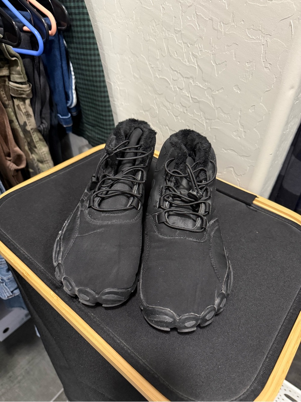 Women’s Black Insulated Lace-Up Shoes